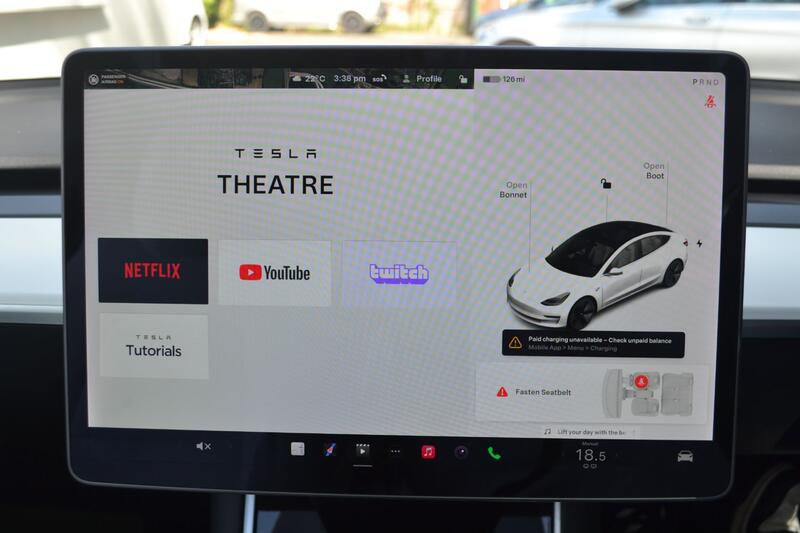 TESLA MODEL 3