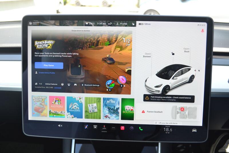 TESLA MODEL 3